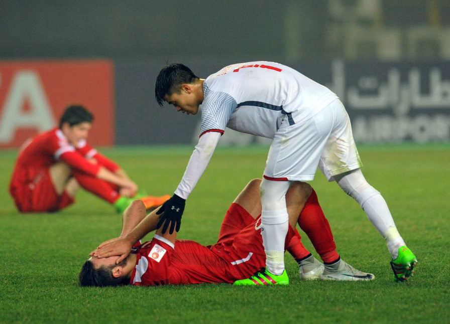 CHÙM ẢNH: Bất lực trước U23 Việt Nam; các cầu thủ Syria ngã gục xuống sân, bật khóc nức nở