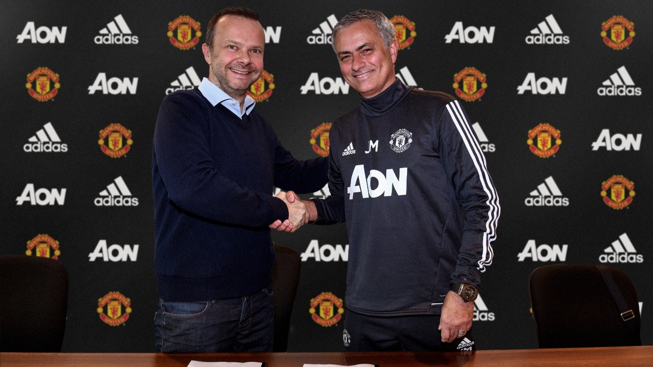 CHÍNH THỨC: Jose Mourinho gia hạn hợp đồng với MU đến năm 2020