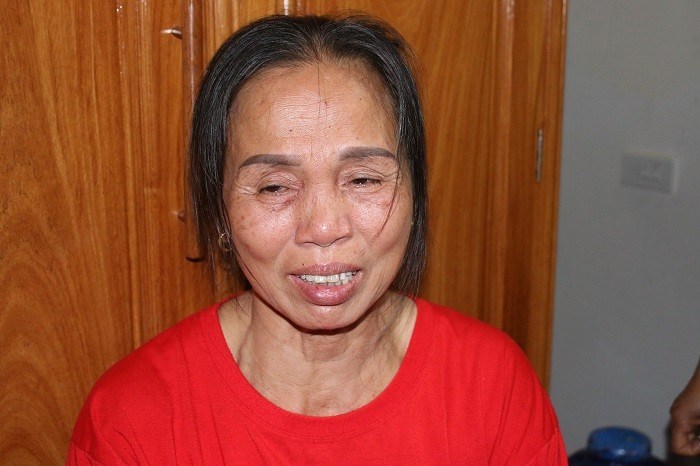 Mẹ Tiến Dũng bật khóc, bố lịm đi sau kết quả trận chung kết U23 Việt Nam