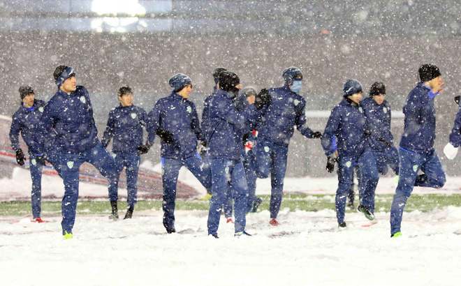 Trong khi U23 VN tránh tuyết, U23 Uzbekistan vẫn lao mình vào tập luyện điên cuồng thế này đây