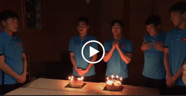 CLIP: Công Phượng, Đức Huy ăn mừng sinh nhật đáng nhớ sau chiến tích lịch sử của U23 Việt Nam