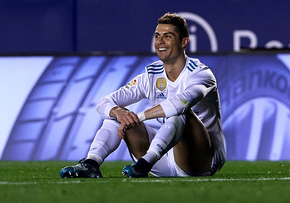 “Ronaldo không còn cùng đẳng cấp với Messi, chỉ xếp thứ tư thế giới.”