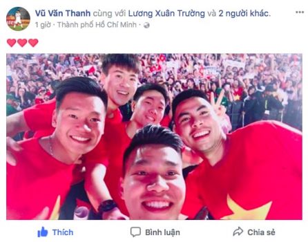 CHÙM ẢNH: Tuyển thủ U23 “đốn tim” fans bằng loạt ảnh siêu dễ thương sau gala vinh danh ở TP.HCM