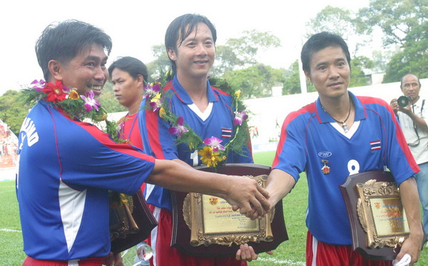 Đội hình 11 cầu thủ xuất sắc nhất mọi thời đại của bóng đá Việt Nam: Nhìn hàng công mà thấy nhớ Văn Quyến cồn cào