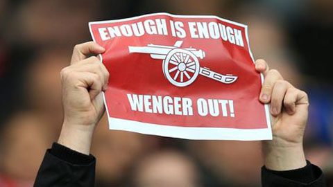 Arsene Wenger chỉ là nạn nhân của “cỗ máy kiếm tiền” Arsenal