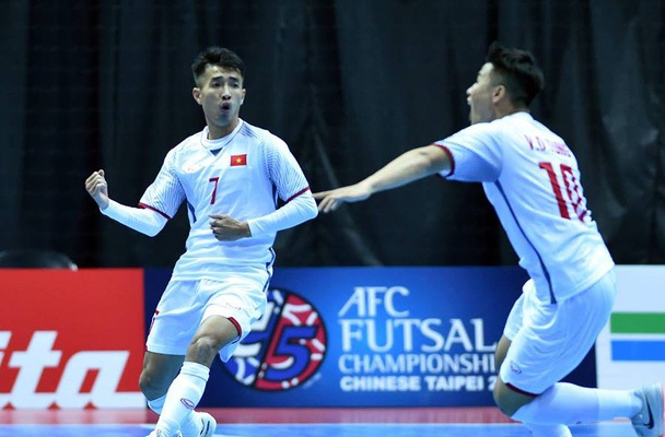 Ngược dòng ấn tượng đánh bại Đài Loan, Futsal Việt Nam chính thức giật vé vào tứ kết