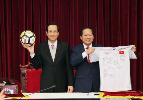 Thủ tướng Nguyễn Xuân Phúc ra sắc lệnh bán đấu giá “bóng và áo đấu có chữ ký của U23 Việt Nam”: Giá khởi điểm 1 tỷ đồng