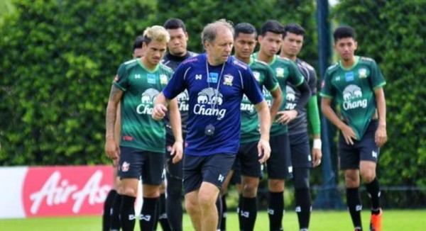 Sau lứa U23, đội tuyển quốc gia Thái Lan lại có nguy cơ thua to trên sân nhà