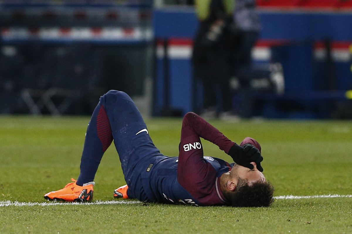 CỰC NÓNG: Chấn thương nặng, Neymar chính thức vắng mặt ở trận đại chiến lượt về với Real