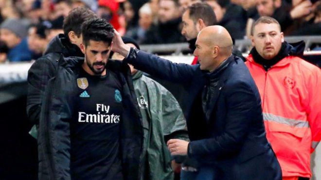 Tỏ thái độ với Zidane, Isco bị đội trưởng Ramos “dạy cho 1 bài học”