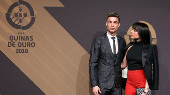Ở tuổi 34, Ronaldo tiếp tục ẵm thêm danh hiệu cao quý tại quê nhà khiến cả TG ngã mũ thán phục
