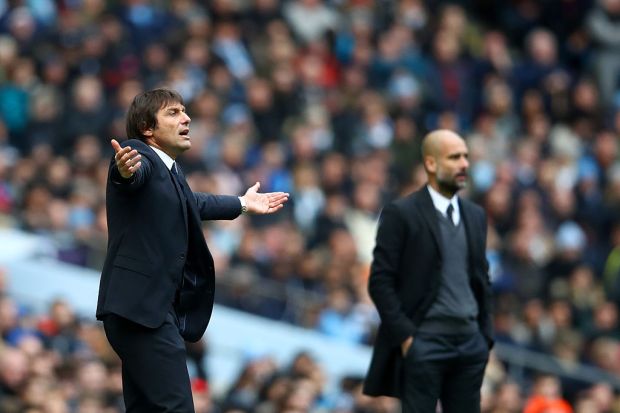 Nhìn sang Pep Guardiola, Conte nuốt vào lòng cả một bầu trời chua xót