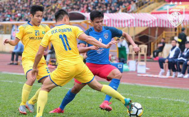Báo Malaysia khâm phục Phan Văn Đức, thở phào vì đội nhà không thua đậm SLNA