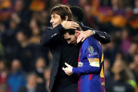 Ôm Messi hai lần, Conte bị cầu thủ Chelsea ‘nóng mắt’
