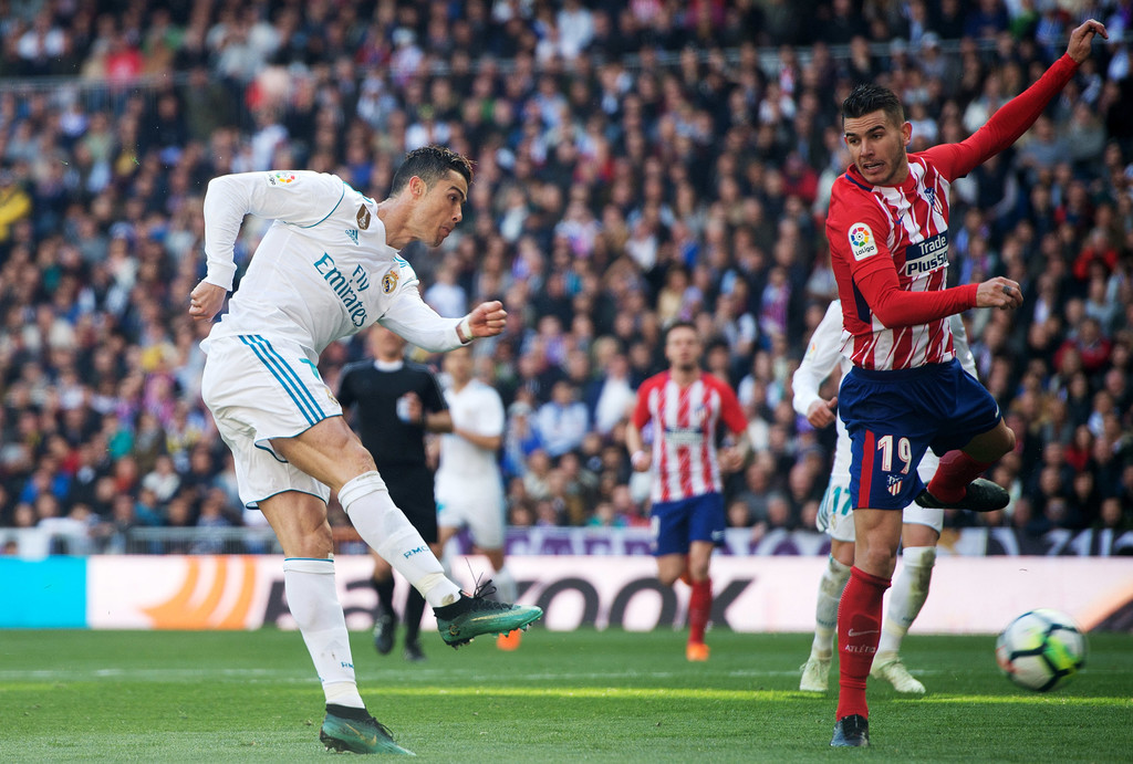 Hậu Derby Madrid: Real ôm hận vì 3 lần bị trọng tài “ám hại”