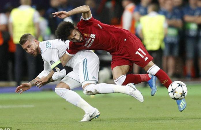 Choáng với hơn 150.000 người ký tên đòi UEFA trừng phạt Ramos sau pha triệt hạ Salah