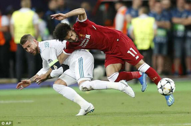 Tiết lộ gây phẫn uất: Sau khi “triệt hạ” Salah, Ramos còn cho Karius ăn “củi chỏ”