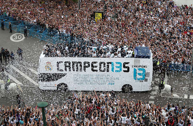 Toàn cảnh màn rước Cúp hoành tráng nhất lịch sử của Real Madrid trước hàng triệu CĐV khiến cả TG choáng ngợp