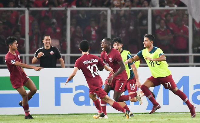 Rượt đuổi “đ.i.ê.n rồ” với 11 bàn thắng với cường quốc Qatar, đội bóng ĐNÁ đáng để Việt Nam học hỏi