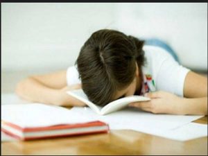 Giải mã giấc mơ thấy mình thi trượt mang đến ý nghĩa gì?