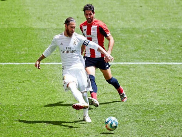 Tin bóng đá trưa 17/7: Ramos bị thổi phạt vì bắt chước Messi kiến tạo