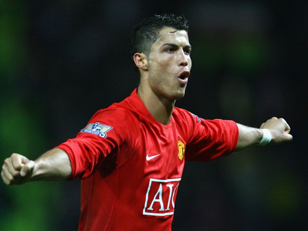 Bóng đá QT tối 17/3: MU có cơ hội chiêu mộ Ronaldo miễn phí
