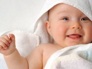 Mơ thấy sinh con gái đánh con gì trúng lớn? Là điềm gì?