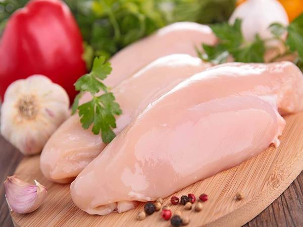 100g ức gà bao nhiêu calo? Lợi ích của ức gà với dân tập gym
