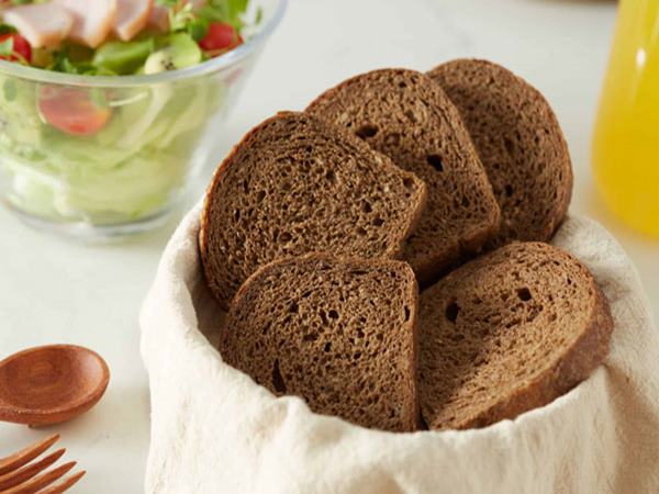 Bánh mì nguyên cám bao nhiêu calo? Có béo không?