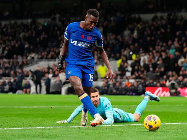 Hình ảnh Nicolas Jackson lập hat-trick vào lưới Tottenham Hình ảnh Nicolas Jackson lập hat-trick vào lưới Tottenham