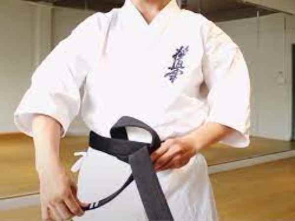 Cách thắt đai võ taekwondo như thế nào?
