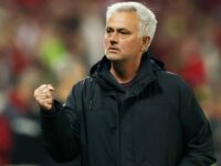 HLV Jose Mourinho: Từ cậu bé nhặt bóng đến chiến lược gia vĩ đại