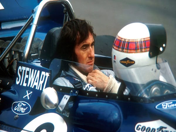 Jackie Stewart là 1 trong những tay đua f1 huyền thoại