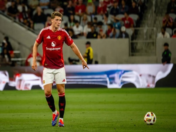 Chuyển nhượng 24/08: Manchester United bán đứt sao trẻ