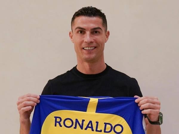 Mức lương của Ronaldo được trả hiện nay là bao nhiêu?