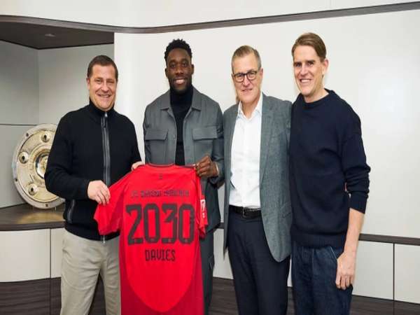 Chuyển nhượng BĐ: Alphonso Davies gia hạn với Bayern