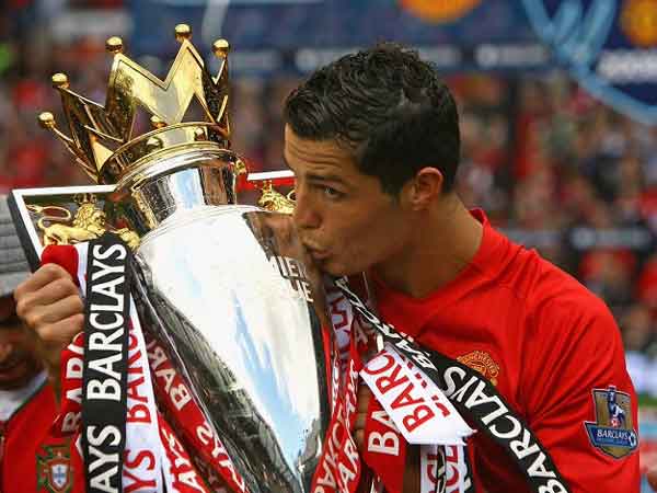 Mùa giải 2007-2008, Ronaldo cùng MU đã chinh phục C1 lần đầu