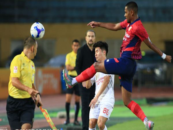 Tin CLB CAHN: Bản lĩnh quyết định trận chung kết