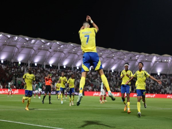 Ronaldo ăn mừng bàn thắng: Siuuu huyền thoại trong từng bước chạy