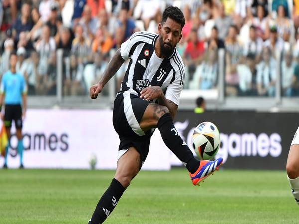 Tổng quan về sự nghiệp của Douglas Luiz