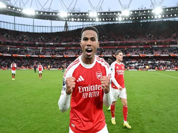 Tin Arsenal 29/10: Sunderland gây khó khăn cho Pháo Thủ